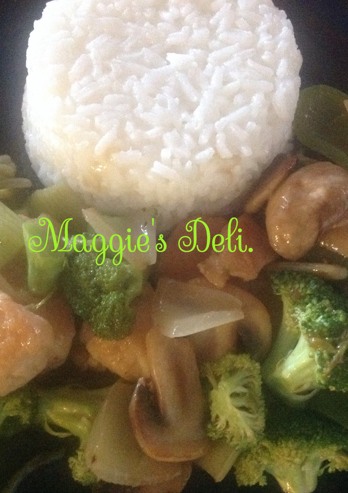 Una foto de Pollo con brocoli estilo oriental