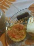 Huevos escalfados sobre tomate 