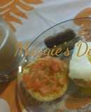 Huevos escalfados sobre tomate 