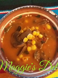 Una foto de Sopa de champiñones con epazote