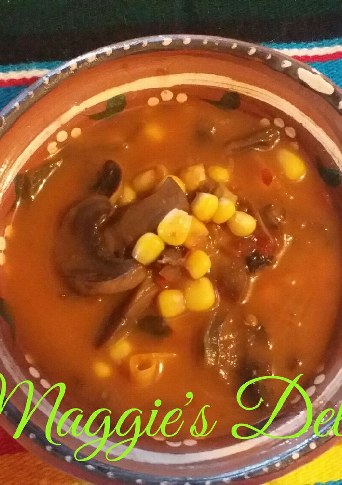 Una foto de Sopa de champiñones con epazote