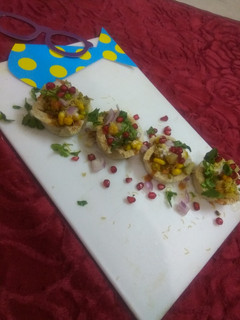 ब्रेड कटोरी चाट (Bread katori chaat recipe in Hindi) रेसिपी मुख्य फोटो