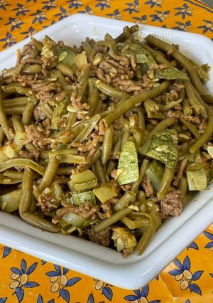 Une photo de Haricots verts au bœuf, courgettes et curry