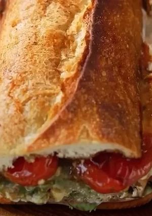 Une photo de Sandwich à la Mozzarella et au Confit de Tomates