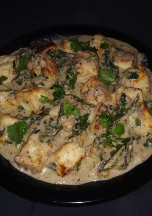 A picture of Palak Paneer.