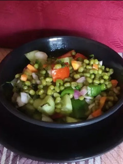 मूंग सलाद (Moong salad recipe in hindi) रेसिपी मुख्य फोटो