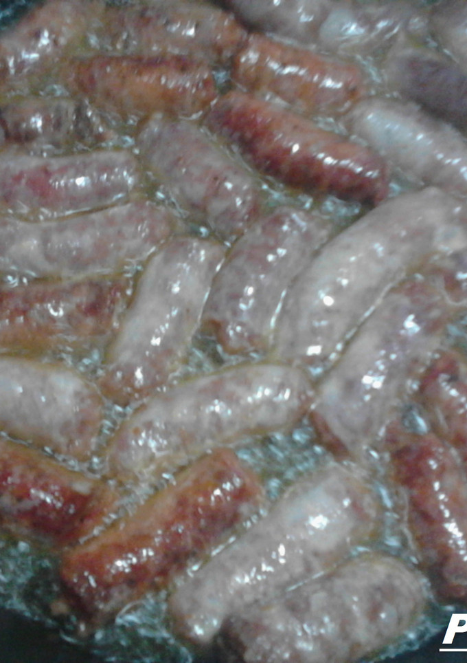 Una foto de Longaniza con vino a la canela