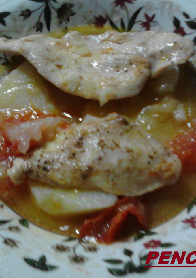 Una foto de Guiso de pollo en blanco