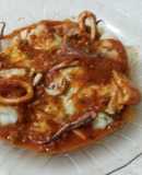 Agñelottis de pollo y espinaca en salsa de calamares.