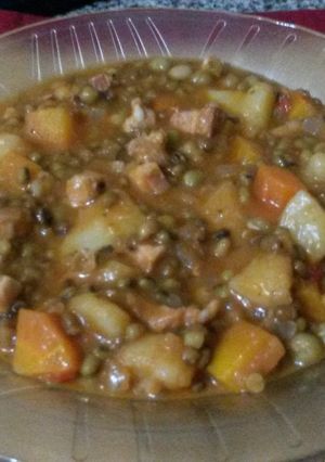 Una foto de Guiso de porotos Mung (verdes)