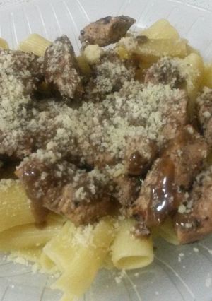 Una foto de Cubos de pollo con salsa de soja y limón