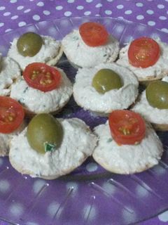 Una foto de Canapés de crema de pollo
