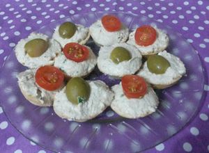 Una foto de Canapés de crema de pollo