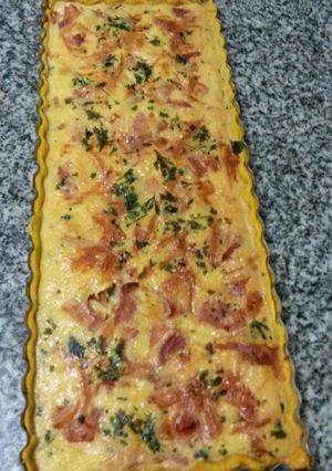Una foto de Tarta de jamón, queso y perejil