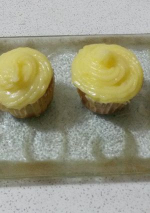 Una foto de Muffins de jengibre con crema de limón