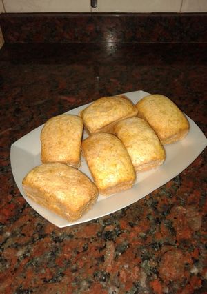 Una foto de Mini budincitos de naranja y amapola. 