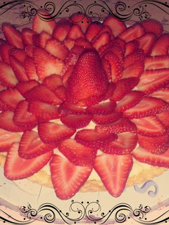 Una foto de Tarta de frutillas y crema pastelera