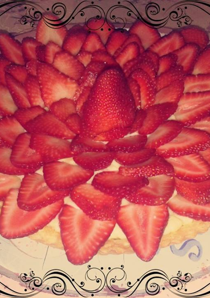 Una foto de Tarta de frutillas y crema pastelera