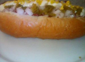 Una foto de Hot dog de vegetales con 2 quesos