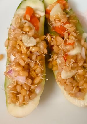 स्प्राउट्स गेहूं का सलाद (Sprouts gehu ka salad recipe in hindi) रेसिपी मुख्य फोटो