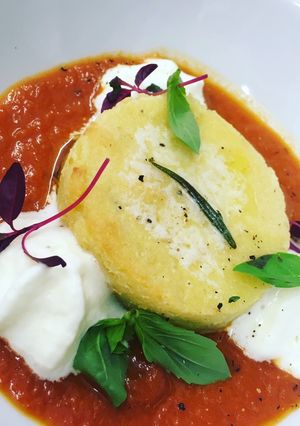 Foto di Semolina su crema di datterino e spuma di parmigiano