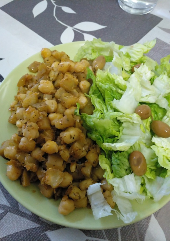 Una foto de Berenjena con garbanzos