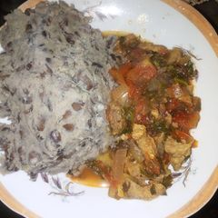 A picture of Black beans mokimo with beef stew.
