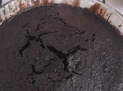 Una foto de torta con ganache de chocolate