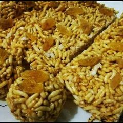 A picture of Puffed Rice Chikki/Maroonda😋😋😋.
