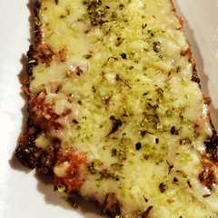 Una foto de Malaya a la pizza a la parrilla