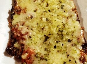 Una foto de Malaya a la pizza a la parrilla