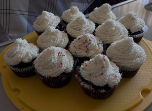 Foto di Cupcake vegani con cioccolato e frosting al cocco