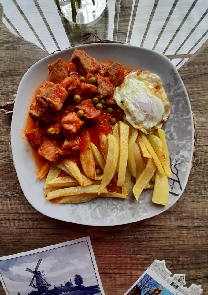 Una foto de Magra con tomate. Magro con tomate, carne en tomate👌🥰