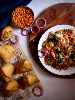 સમોસા ચાટ(Samosa chat recipe in Gujarati) રેસીપી મુખ્ય ફોટો