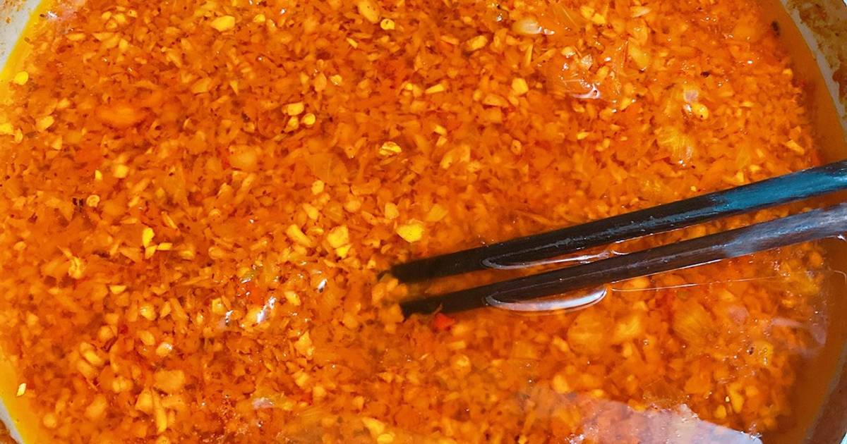 Cách xay nhuyễn sả, ớt và tỏi khi làm ớt sa tế tỏi?
