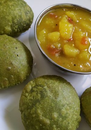 பாலக் கீரை பூரி (Palak Boori Recipe in Tamil) செய்முறை முக்கிய புகைப்படம்
