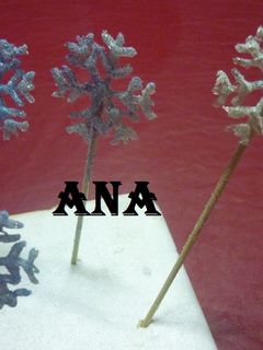 Una foto de Copos de nieve caseros con pistola de silicona caliente