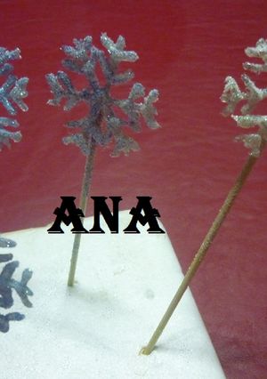 Una foto de Copos de nieve caseros con pistola de silicona caliente