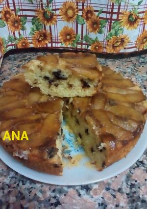 Una foto de Torta de manzana invertida con chips de chocolate 