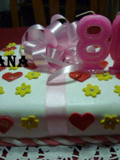 Una foto de Torta un lindo regalo de cumpleaños de 80