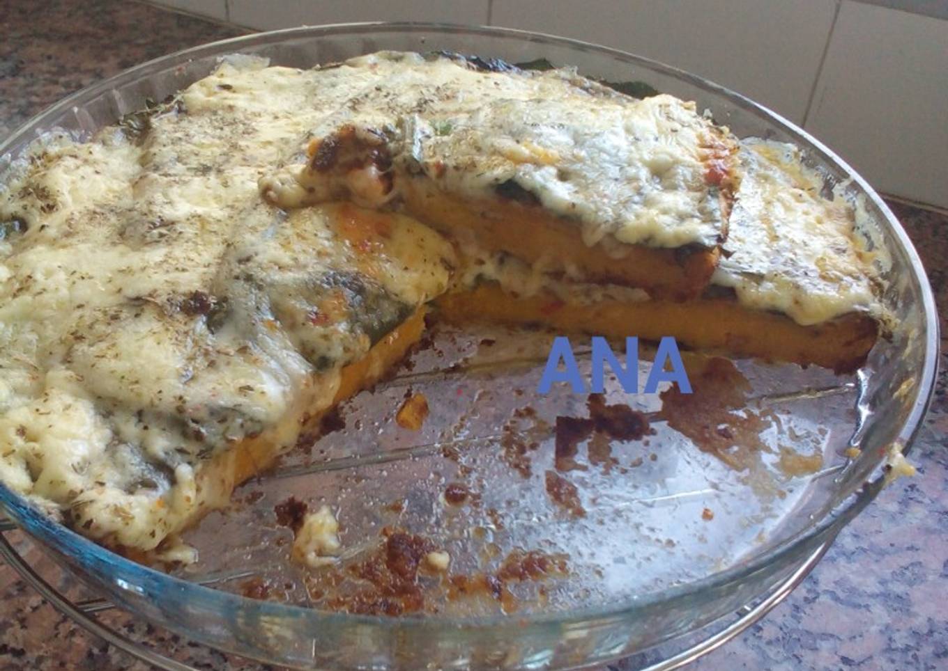 PIZZA DE CALABAZA CUBIERTA DE ACELGA