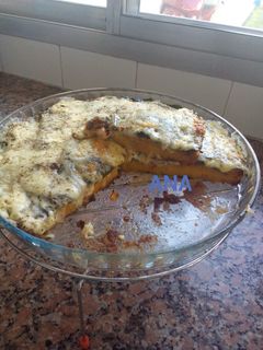 Una foto de PIZZA DE CALABAZA CUBIERTA DE ACELGA