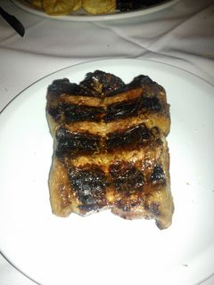 Una foto de Asado a la parrilla de bife de chorizo mariposa