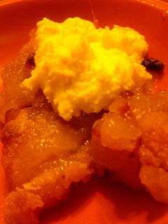 Una foto de Tarta sin masa de manzanas con helado de crema o crema opcional