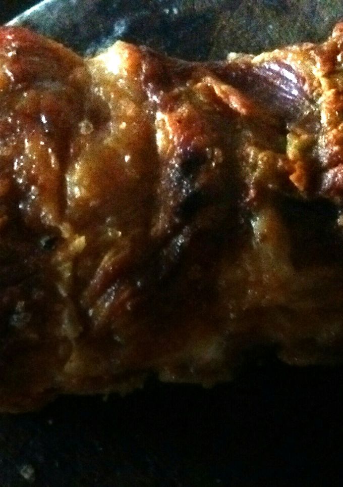 Una foto de Asado a la parrilla de costillar de chancho al ajo asado