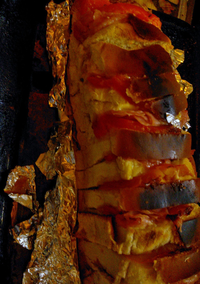 Una foto de Asado a la parrilla de pan al libro