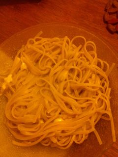 Una foto de Fideos con manteca