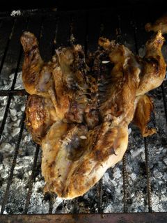 Una foto de Asado a la parrilla de pollo en macerado de té de finas hierbas