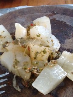 Una foto de Mandioca al oleo con chimichurri