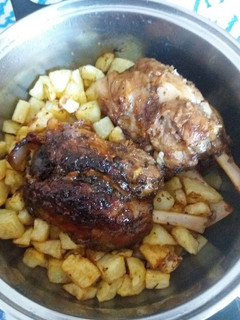 Una foto de Codillo asado en aceite